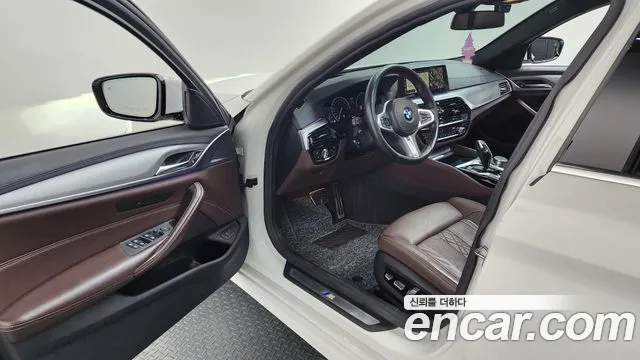 BMW 5 серии 2019 thumb 2