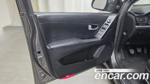 KGM Korando 2012 thumb 5