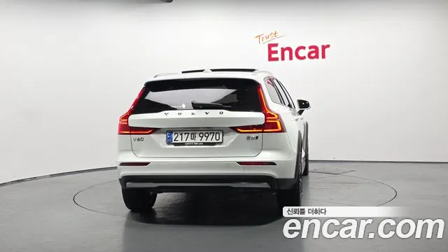 Volvo V60 Cross Country 2023 thumb 6