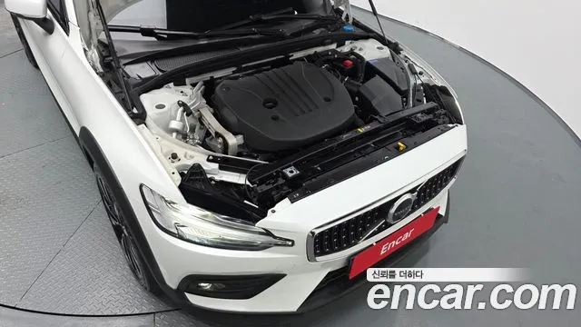 Volvo V60 Cross Country 2023 thumb 3
