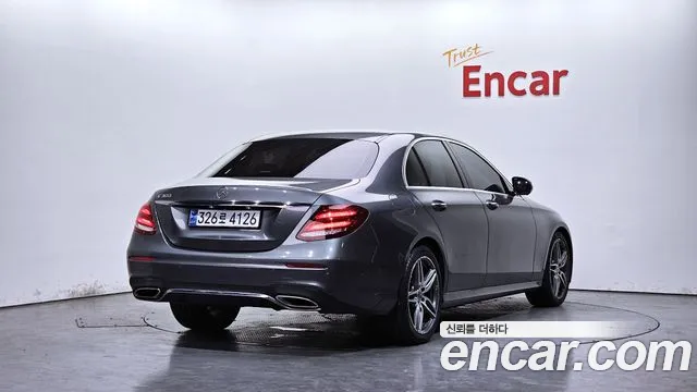 Mercedes-Benz E-Class 2019 thumb 2