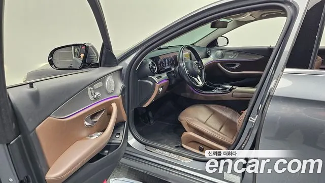 Mercedes-Benz E-Class 2019 thumb 3