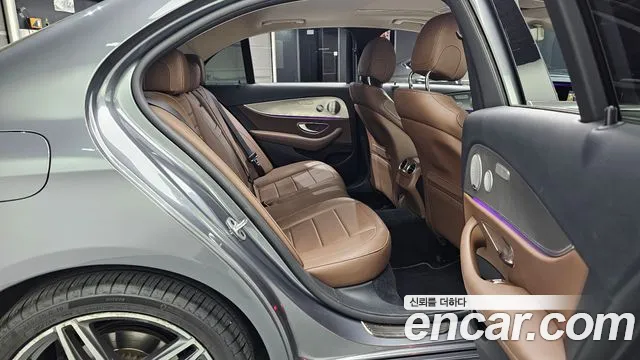 Mercedes-Benz E-Class 2019 thumb 4