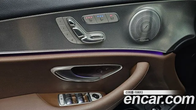 Mercedes-Benz E-Class 2019 thumb 10
