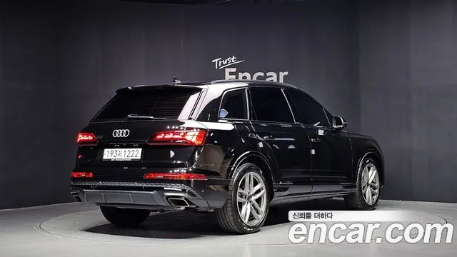 Audi Q7 2024 thumb 11