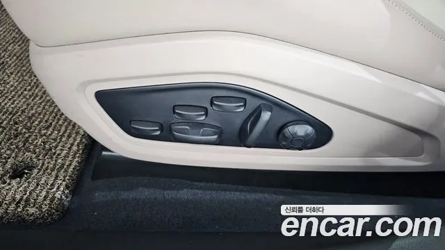 Porsche Taycan 2022 thumb 12