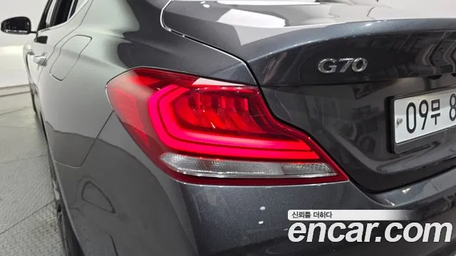 Genesis G70 2018 thumb 12