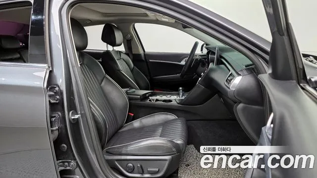 Genesis G70 2018 thumb 11