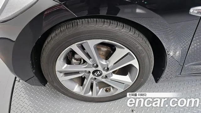 Hyundai Avante 2017 thumb 8