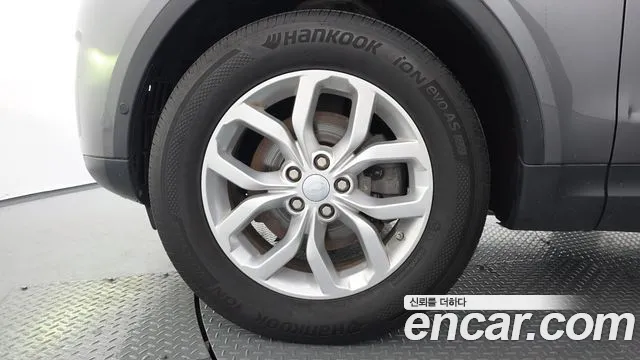Land Rover Discovery 2019 thumb 2