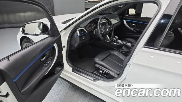 BMW 3 серии 2018 thumb 3