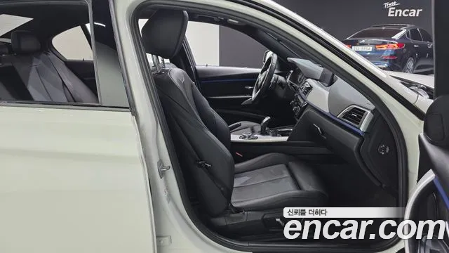 BMW 3 серии 2018 thumb 4