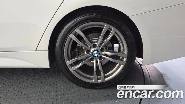 BMW 3 серии 2018 thumb 10