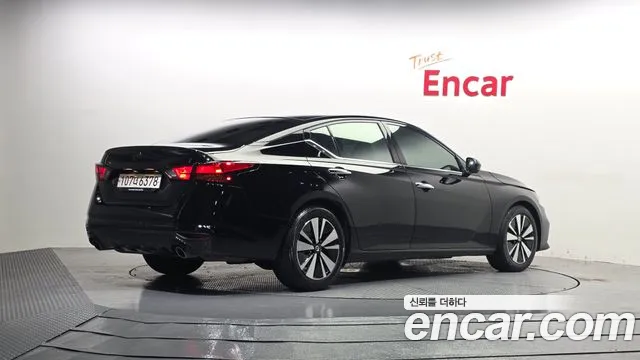 Nissan Altima 2019 thumb 3