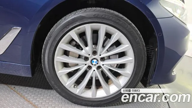 BMW 5 серии 2019 thumb 10