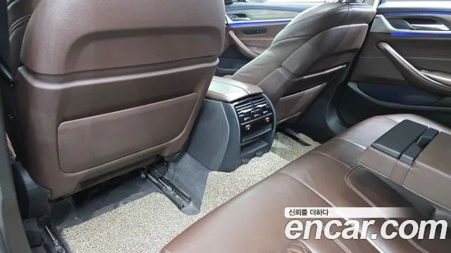 BMW 5 серии 2019 thumb 2