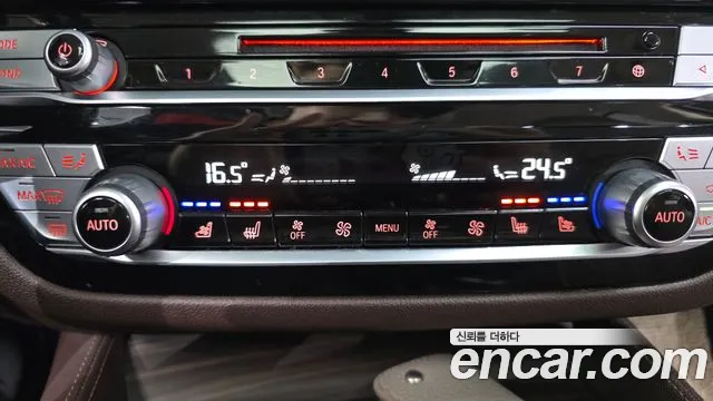 BMW 5 серии 2019 thumb 11