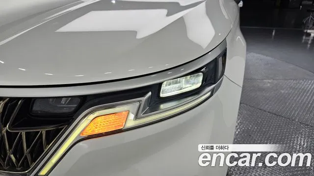 Kia Carnival 2021 thumb 2
