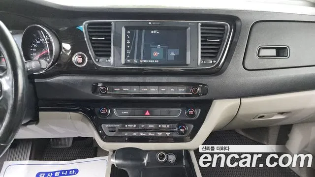 Kia Carnival 2018 thumb 10