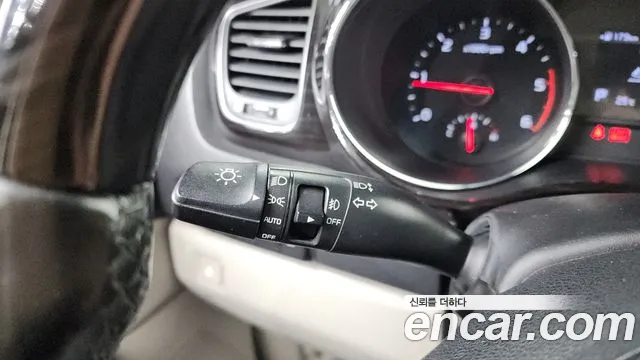 Kia Carnival 2018 thumb 8