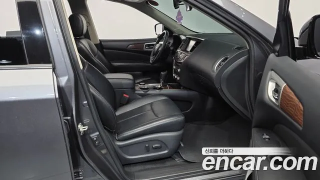 Nissan Pathfinder 2017 thumb 4