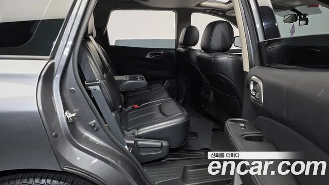Nissan Pathfinder 2017 thumb 9