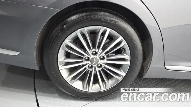Genesis G90 2016 thumb 8