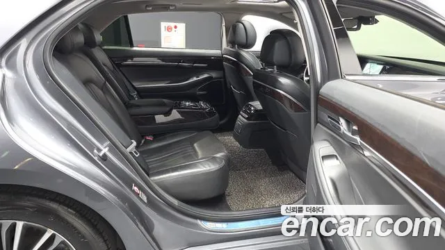 Genesis G90 2016 thumb 9