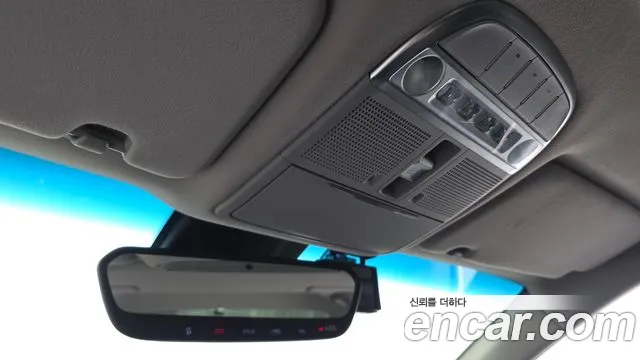 Genesis G90 2016 thumb 10
