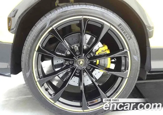 Lamborghini Urus 2024 thumb 6