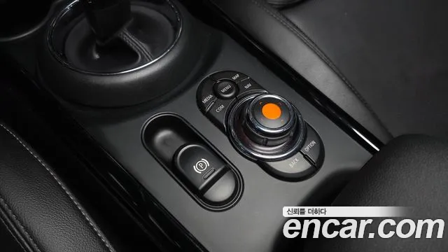 Mini Cooper Clubman 2020 thumb 3