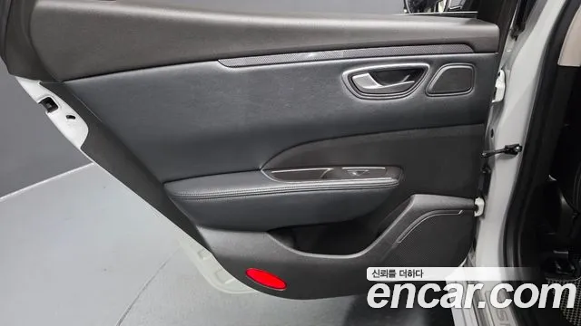 Renault SM6 2016 thumb 8