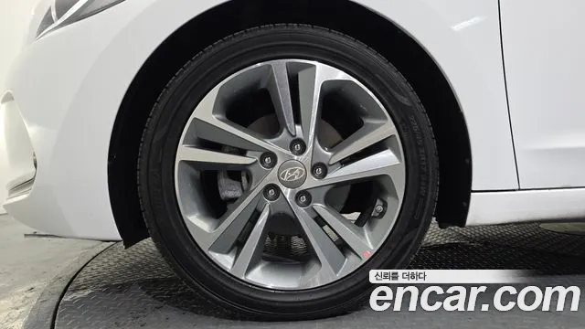Hyundai Avante 2016 thumb 5