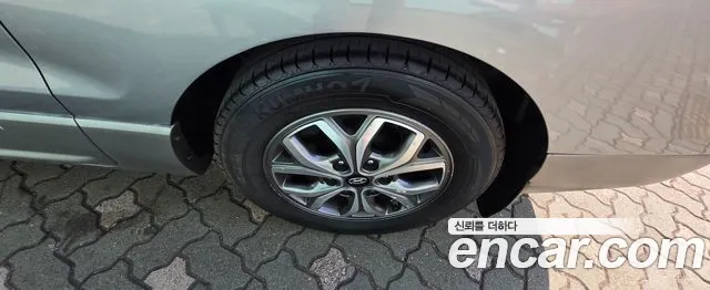 Hyundai Staria 2018 thumb 5