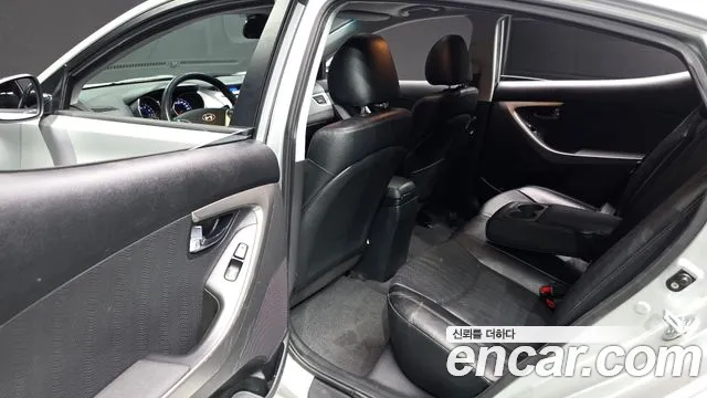 Hyundai Avante 2010 thumb 12