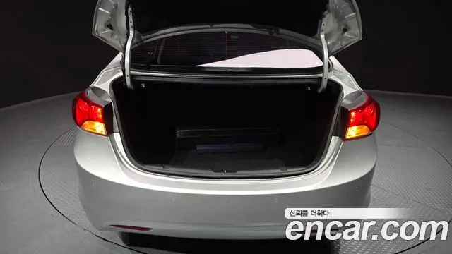 Hyundai Avante 2010 thumb 2