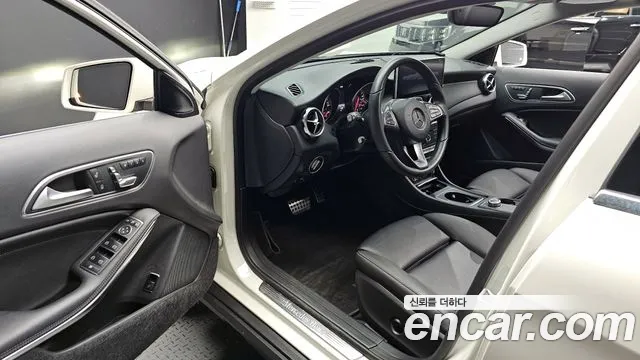 Mercedes-Benz A-Класс 2017 thumb 6