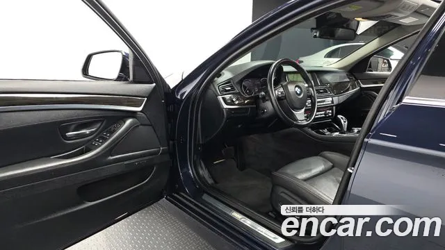 BMW 5 серии 2016 thumb 11