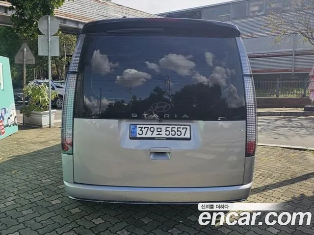 Hyundai Staria 2024 thumb 4