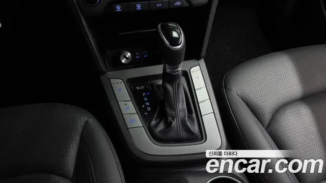Hyundai AD 2016 thumb 12