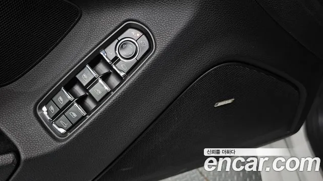 Porsche Panamera 2015 thumb 9