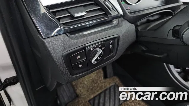 BMW X1 2016 thumb 3