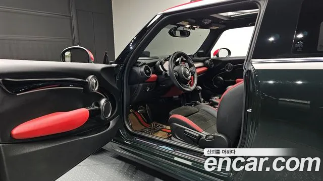 Mini Cooper S 2019 thumb 6