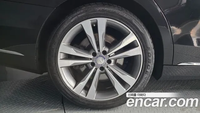 Mercedes-Benz S-Class 2015 thumb 3