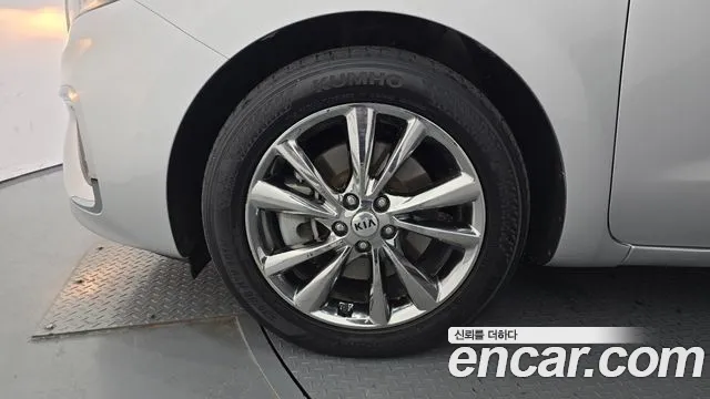 Kia Carnival 2018 thumb 11