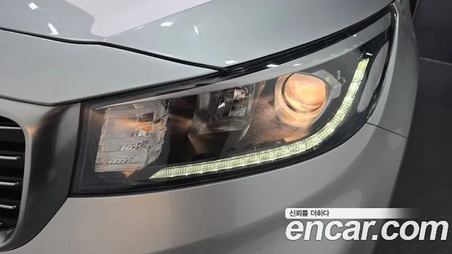 Kia Carnival 2018 thumb 9