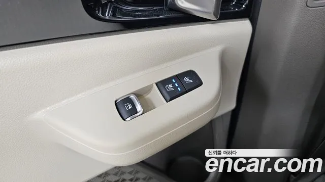 Kia Carnival 2024 thumb 3