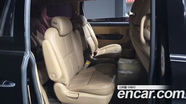 Kia Carnival 2017 thumb 9