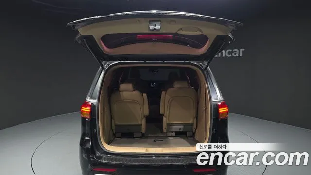 Kia Carnival 2017 thumb 10