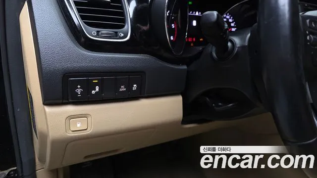 Kia Carnival 2017 thumb 7